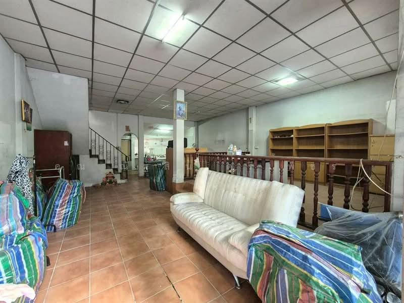 ทาวน์เฮ้าส์ 2 ชั้น 34 ตร.ว. หมู่บ้านพรไพลิน ใกล้ตลาดโชคชัยสี่ ซอยลาดพร้าว35/1, Bangkok, Lat Yao, Chatuchak, Bangkok, 2 Bedrooms, 140 sqm, Townhouse For Sale, by คุณ ณัฐสิน ตรีเพ็ชร (คิริน), 500187238 - DDproperty.com