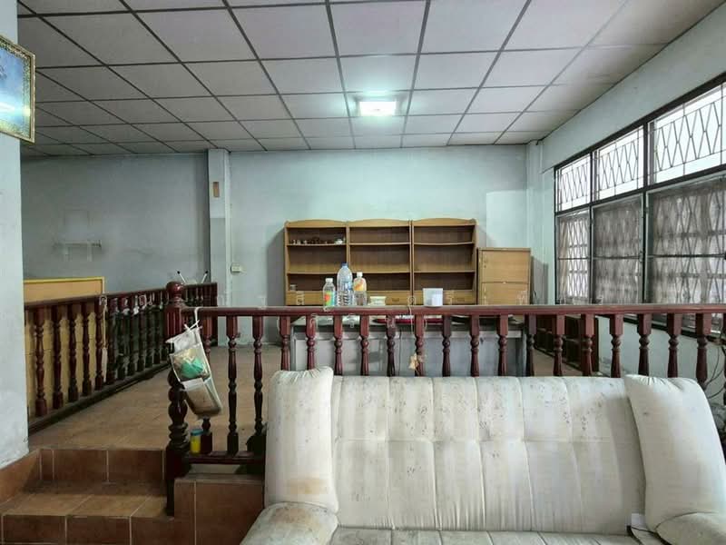 ทาวน์เฮ้าส์ 2 ชั้น 34 ตร.ว. หมู่บ้านพรไพลิน ใกล้ตลาดโชคชัยสี่ ซอยลาดพร้าว35/1, Bangkok, Lat Yao, Chatuchak, Bangkok, 2 Bedrooms, 140 sqm, Townhouse For Sale, by คุณ ณัฐสิน ตรีเพ็ชร (คิริน), 500187238 - DDproperty.com