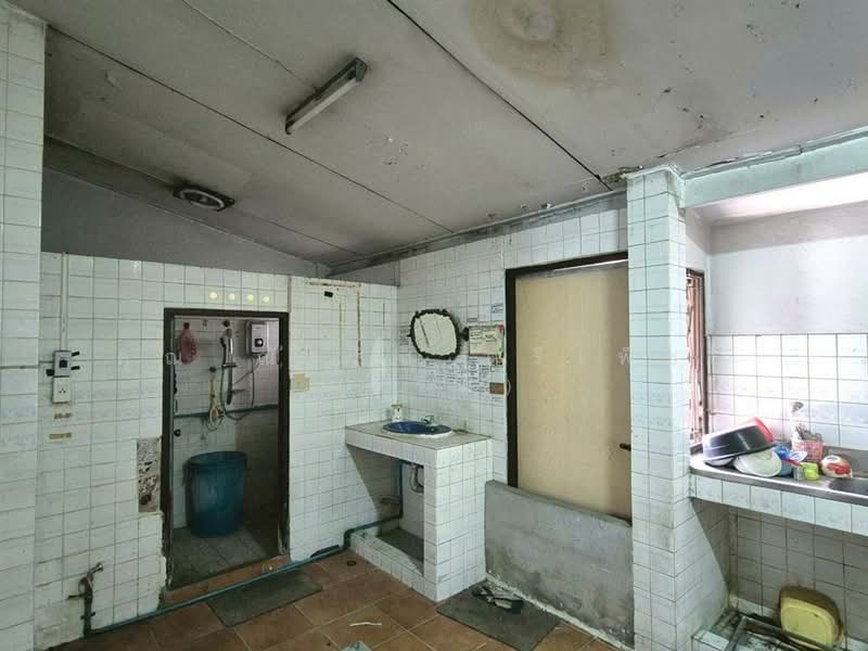 ทาวน์เฮ้าส์ 2 ชั้น 34 ตร.ว. หมู่บ้านพรไพลิน ใกล้ตลาดโชคชัยสี่ ซอยลาดพร้าว35/1, Bangkok, Lat Yao, Chatuchak, Bangkok, 2 Bedrooms, 140 sqm, Townhouse For Sale, by คุณ ณัฐสิน ตรีเพ็ชร (คิริน), 500187238 - DDproperty.com