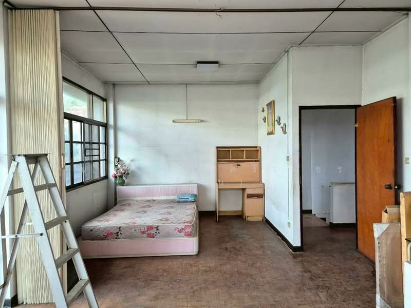 ทาวน์เฮ้าส์ 2 ชั้น 34 ตร.ว. หมู่บ้านพรไพลิน ใกล้ตลาดโชคชัยสี่ ซอยลาดพร้าว35/1, Bangkok, Lat Yao, Chatuchak, Bangkok, 2 Bedrooms, 140 sqm, Townhouse For Sale, by คุณ ณัฐสิน ตรีเพ็ชร (คิริน), 500187238 - DDproperty.com