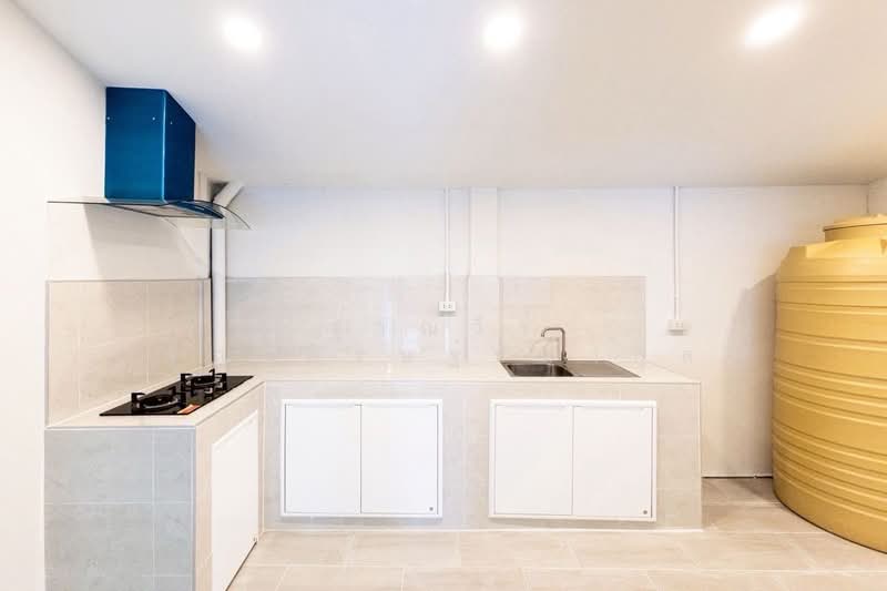 Baan Klang Muang Rama 9-On Nut, Bangkok, Bangkok-Chonburi New Road, Prawet, Prawet, Bangkok, 3 Bedrooms, 74 sqm, Townhouse For Sale, by Tharnavee Tharnasetthadakul, 500187369 - DDproperty.com