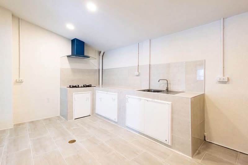 Baan Klang Muang Rama 9-On Nut, Bangkok, Bangkok-Chonburi New Road, Prawet, Prawet, Bangkok, 3 Bedrooms, 74 sqm, Townhouse For Sale, by Tharnavee Tharnasetthadakul, 500187369 - DDproperty.com