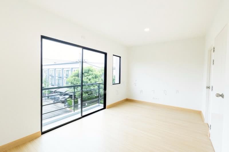 Baan Klang Muang Rama 9-On Nut, Bangkok, Bangkok-Chonburi New Road, Prawet, Prawet, Bangkok, 3 Bedrooms, 74 sqm, Townhouse For Sale, by Tharnavee Tharnasetthadakul, 500187369 - DDproperty.com