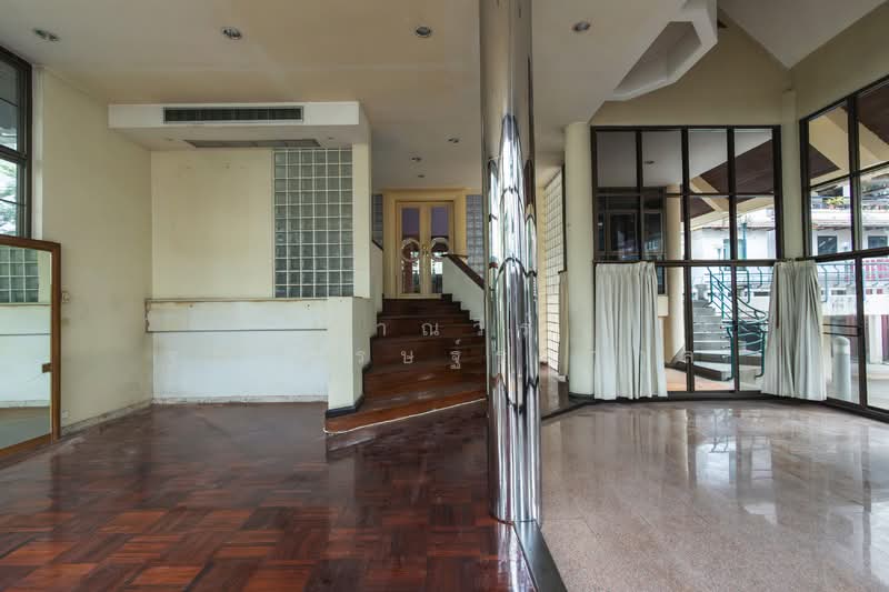 บ้านเลขที่ 23 ซอยสุขุมวิท 24, Bangkok, Khong Tan, Khlong Toei, Bangkok, 7 Bedrooms, 920 sqm, Single Detached House For Rent, by Tharnavee Tharnasetthadakul, 500187395 - DDproperty.com