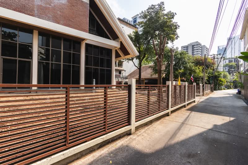 บ้านเลขที่ 23 ซอยสุขุมวิท 24, Bangkok, Khong Tan, Khlong Toei, Bangkok, 7 Bedrooms, 920 sqm, Single Detached House For Rent, by Tharnavee Tharnasetthadakul, 500187395 - DDproperty.com