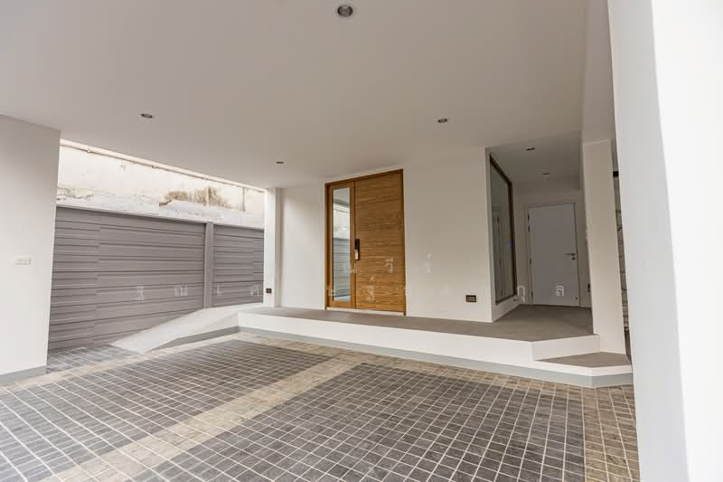 𝗦𝗬𝗠𝗠𝗘𝗧𝗥𝗬 เกษตร–นวมินทร์, Bangkok, -, Nawamin, Bueng Kum, Bangkok, 3 Bedrooms, 370 sqm, Villa For Sale, by Tharnavee Tharnasetthadakul, 500187422 - DDproperty.com