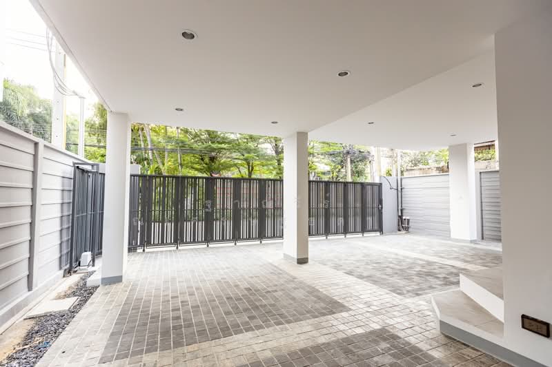 𝗦𝗬𝗠𝗠𝗘𝗧𝗥𝗬 เกษตร–นวมินทร์, Bangkok, -, Nawamin, Bueng Kum, Bangkok, 3 Bedrooms, 370 sqm, Villa For Sale, by Tharnavee Tharnasetthadakul, 500187422 - DDproperty.com