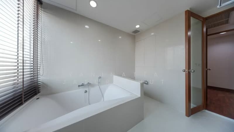 The Residence Sukhumvit 24, Bangkok, Soi Sukhumvit 24, Khong Tan, Khlong Toei, Bangkok, 4 Bedrooms, 320 sqm, Condo For Rent, by Yaninatta Jaturaphut, 500187472 - DDproperty.com