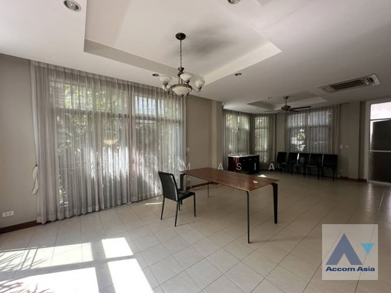 For Rent - Home Office, Pet friendly 3 Bedrooms House for Rent in Sukhumvit, Bangkok near BTS Nana, Bangkok