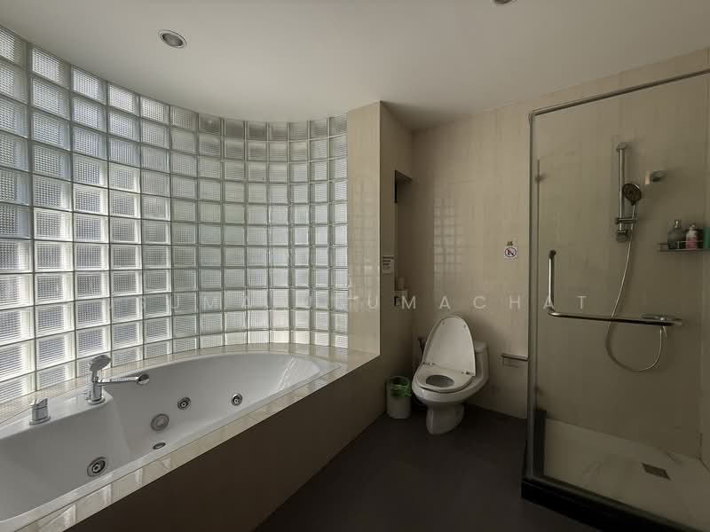 Pool Villa in Pridi , Ekkamai , Asok, Bangkok, Khlong Tan Nua, Watthana, Bangkok, 5 Bedrooms, 500 sqm, Villa For Rent, by Usuma Usumachat, 500187527 - DDproperty.com