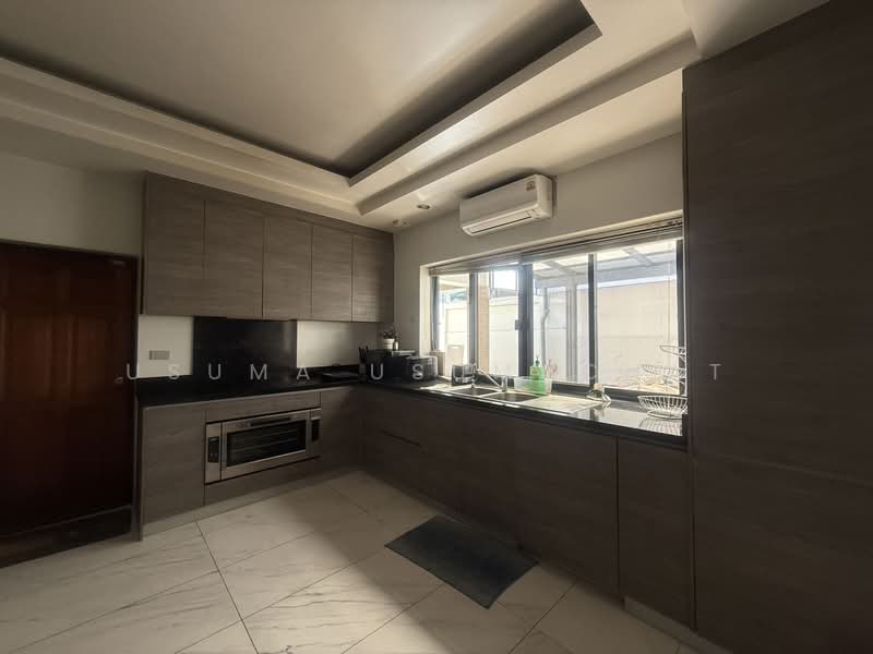 Pool Villa in Pridi , Ekkamai , Asok, Bangkok, Khlong Tan Nua, Watthana, Bangkok, 5 Bedrooms, 500 sqm, Villa For Rent, by Usuma Usumachat, 500187527 - DDproperty.com