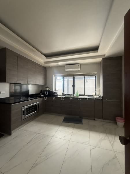 Pool Villa in Pridi , Ekkamai , Asok, Bangkok, Khlong Tan Nua, Watthana, Bangkok, 5 Bedrooms, 500 sqm, Villa For Rent, by Usuma Usumachat, 500187527 - DDproperty.com