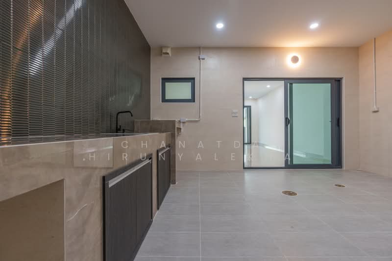 Baan Klang Muang Sathorn-Suksawat, Samut Prakan, 29 Suk Sawat 39, Bang Phung, Phra Pra Daeng, Samut Prakan, 3 Bedrooms, 185 sqm, Townhouse For Sale, by Chanatda Hirunyalekha, 500187530 - DDproperty.com