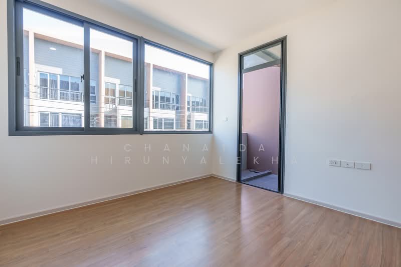 Baan Klang Muang Sathorn-Suksawat, Samut Prakan, 29 Suk Sawat 39, Bang Phung, Phra Pra Daeng, Samut Prakan, 3 Bedrooms, 185 sqm, Townhouse For Sale, by Chanatda Hirunyalekha, 500187530 - DDproperty.com