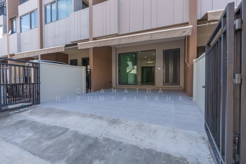 Baan Klang Muang Sathorn-Suksawat, Samut Prakan, 29 Suk Sawat 39, Bang Phung, Phra Pra Daeng, Samut Prakan, 3 Bedrooms, 185 sqm, Townhouse For Sale, by Chanatda Hirunyalekha, 500187530 - DDproperty.com