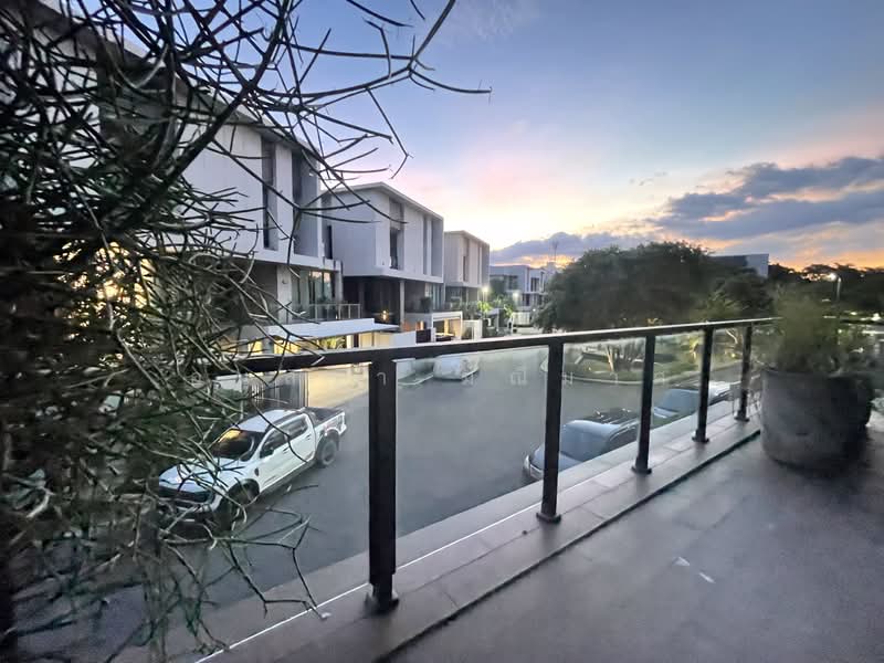 Baan Klang Muang Classe Ekkamai-Ramintra, Bangkok, Sukhonthasawat Road, Lat Phrao, Lat Phrao, Bangkok, 5 Bedrooms, 454 sqm, Single Detached House For Sale, by อนุสรา มณีมาศ, 500187536 - DDproperty.com