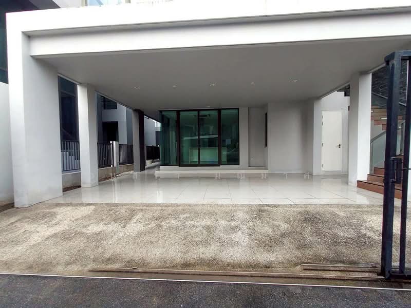 Baan Klang Muang Classe Ekkamai-Ramintra, Bangkok, Sukhonthasawat Road, Lat Phrao, Lat Phrao, Bangkok, 5 Bedrooms, 454 sqm, Single Detached House For Sale, by อนุสรา มณีมาศ, 500187536 - DDproperty.com