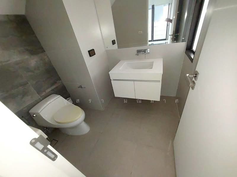 Baan Klang Muang Classe Ekkamai-Ramintra, Bangkok, Sukhonthasawat Road, Lat Phrao, Lat Phrao, Bangkok, 5 Bedrooms, 454 sqm, Single Detached House For Sale, by อนุสรา มณีมาศ, 500187536 - DDproperty.com