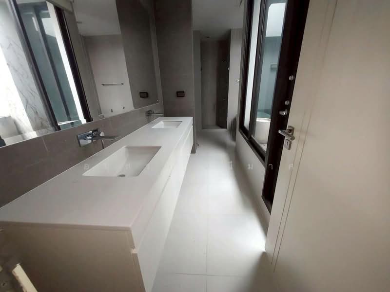 Baan Klang Muang Classe Ekkamai-Ramintra, Bangkok, Sukhonthasawat Road, Lat Phrao, Lat Phrao, Bangkok, 5 Bedrooms, 454 sqm, Single Detached House For Sale, by อนุสรา มณีมาศ, 500187536 - DDproperty.com