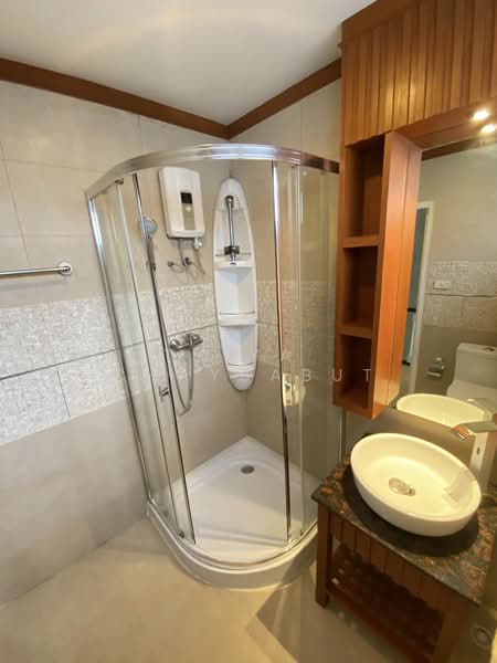 ทาวน์เฮ้าท์ 225 ตร.ม. ทำเลใกล้สยามสแควร์ ถนนพระราม1, Bangkok, พระราม1, Pathum Wan, Pathum Wan, Bangkok, 3 Bedrooms, 225 sqm, Townhouse For Rent, by Thiya​ Chaysabut, 500187543 - DDproperty.com