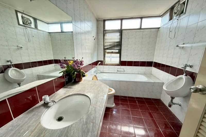 ถนนลาดพร้าว ซอยลาดพร้าว 35 แยก 2-3 แขวงลาดยาว เขตจตุจักร กทม.10900, กรุงเทพ, ลาดพร้าว, ลาดยาว, จตุจักร, กรุงเทพ, 540 ตร.ม., ทาวน์เฮ้าส์ ขาย, โดย สง่าชัย ไทรทองคำ, 500187572 - DDproperty.com