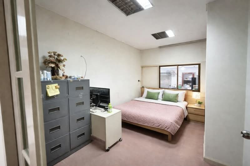 ถนนลาดพร้าว ซอยลาดพร้าว 35 แยก 2-3 แขวงลาดยาว เขตจตุจักร กทม.10900, กรุงเทพ, ลาดพร้าว, ลาดยาว, จตุจักร, กรุงเทพ, 540 ตร.ม., ทาวน์เฮ้าส์ ขาย, โดย สง่าชัย ไทรทองคำ, 500187572 - DDproperty.com