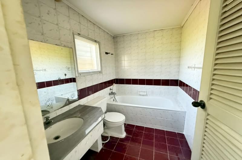 ถนนลาดพร้าว ซอยลาดพร้าว 35 แยก 2-3 แขวงลาดยาว เขตจตุจักร กทม.10900, กรุงเทพ, ลาดพร้าว, ลาดยาว, จตุจักร, กรุงเทพ, 540 ตร.ม., ทาวน์เฮ้าส์ ขาย, โดย สง่าชัย ไทรทองคำ, 500187572 - DDproperty.com