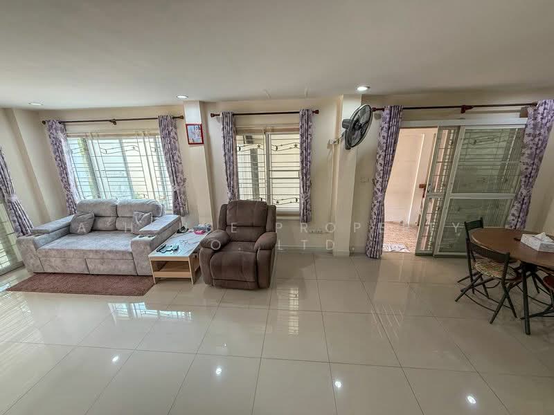 Townhome for sale in The Central 2 Village, Chak Kho, Sriracha., Chon Buri (Pattaya), Surasak, Si Racha, Chon Buri (Pattaya), 3 Bedrooms, 152 sqm, Townhouse For Sale, by A House Property Co.,Ltd., 500187640 - DDproperty.com