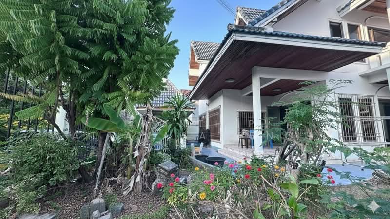 ขายบ้านเดี่ยวศรีราชา หมู่บ้านตระกูลทอง หลังใหญ่ 2 ชั้น 86 ตร.ว. 5 ห้องนอน ใกล้เซ็นทรัลศรีราชา, Chon Buri (Pattaya), -, Surasak, Si Racha, Chon Buri (Pattaya), 5 Bedrooms, 318 sqm, Single Detached House For Sale, by Pronthip Wattanasatiengul, 500187733 - DDproperty.com