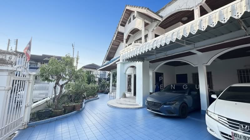 ขายบ้านเดี่ยวศรีราชา หมู่บ้านตระกูลทอง หลังใหญ่ 2 ชั้น 86 ตร.ว. 5 ห้องนอน ใกล้เซ็นทรัลศรีราชา, ชลบุรี, -, สุรศักดิ์, ศรีราชา, ชลบุรี, 318 ตร.ม., บ้านเดี่ยว ขาย, โดย Pronthip Wattanasatiengul, 500187733 - DDproperty.com