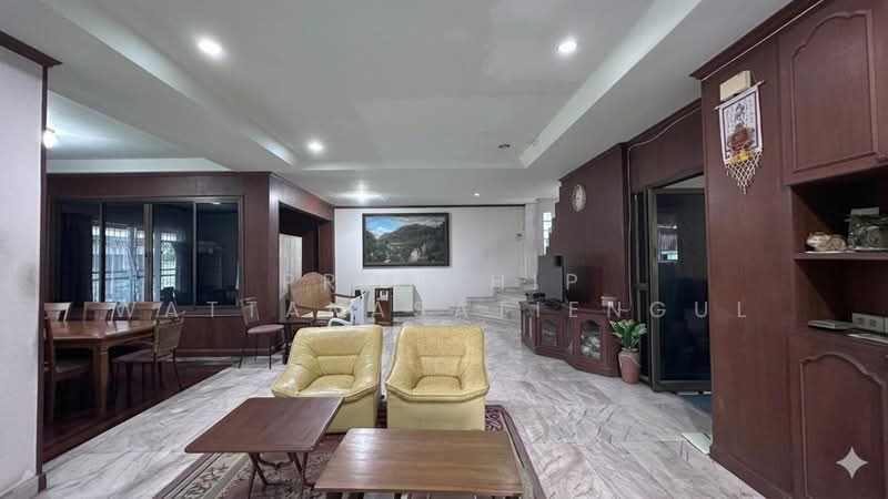 ขายบ้านเดี่ยวศรีราชา หมู่บ้านตระกูลทอง หลังใหญ่ 2 ชั้น 86 ตร.ว. 5 ห้องนอน ใกล้เซ็นทรัลศรีราชา, Chon Buri (Pattaya), -, Surasak, Si Racha, Chon Buri (Pattaya), 5 Bedrooms, 318 sqm, Single Detached House For Sale, by Pronthip Wattanasatiengul, 500187733 - DDproperty.com