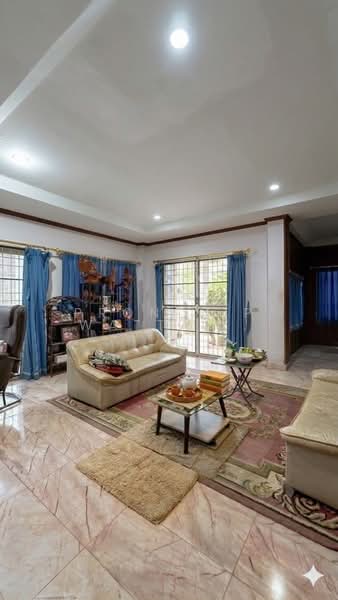 ขายบ้านเดี่ยวศรีราชา หมู่บ้านตระกูลทอง หลังใหญ่ 2 ชั้น 86 ตร.ว. 5 ห้องนอน ใกล้เซ็นทรัลศรีราชา, Chon Buri (Pattaya), -, Surasak, Si Racha, Chon Buri (Pattaya), 5 Bedrooms, 318 sqm, Single Detached House For Sale, by Pronthip Wattanasatiengul, 500187733 - DDproperty.com