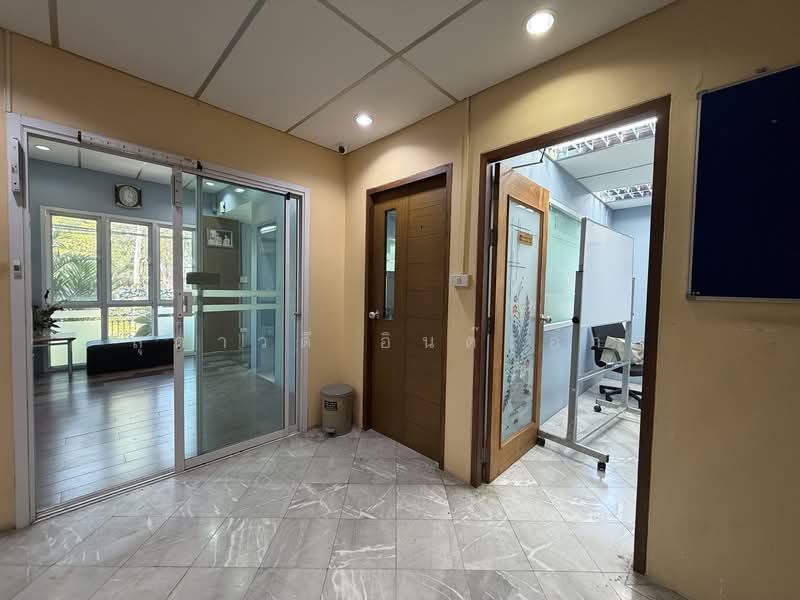 ขายโฮมออฟฟิศพร้อมโกดัง เทพารักษ์ บางปลา หมู่บ้านสุรีวรรณ ใกล้ถนนใหญ่เทพารักษ์ เพียง 2 กม., Samut Prakan, เทพารักษ์, Bang Pla, Bang Plee, Samut Prakan, 4 Bedrooms, 530 sqm, Single Detached House For Sale, by สุดาวดี อินต๊ะอ้าย, 500187773 - DDproperty.com