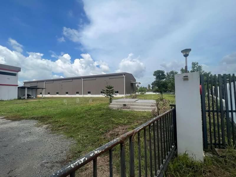 ขายที่ดินพร้อมโรงงาน เกือบ 12 ไร่ หนองขาม ศรีราชา, Chon Buri (Pattaya), Nong - Kham, Si Racha, Chon Buri (Pattaya), , 3,000 sqm, Warehouse/Factory For Sale, by Dusit Saengfa, 500187795 - DDproperty.com