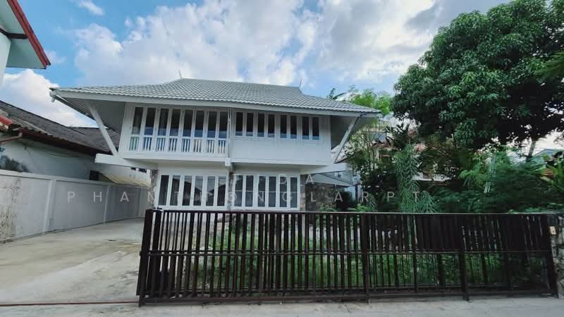 ให้เช่า - ให้เช่า บ้าน สำนักงาน นวมินทร์ 40 หลังใหญ่ รีนูเวทใหม่ ใกล้มอเตอร์เวย์, กรุงเทพ