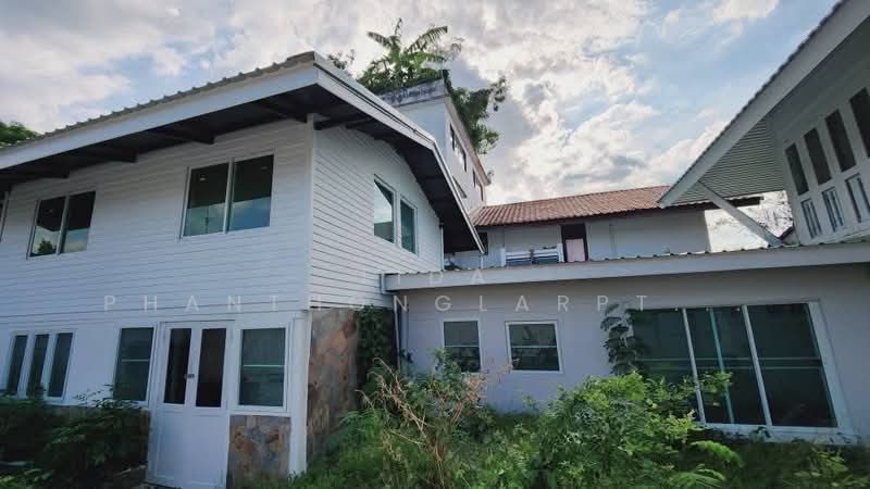 ให้เช่า - ให้เช่า บ้าน สำนักงาน นวมินทร์ 40 หลังใหญ่ รีนูเวทใหม่ ใกล้มอเตอร์เวย์, กรุงเทพ