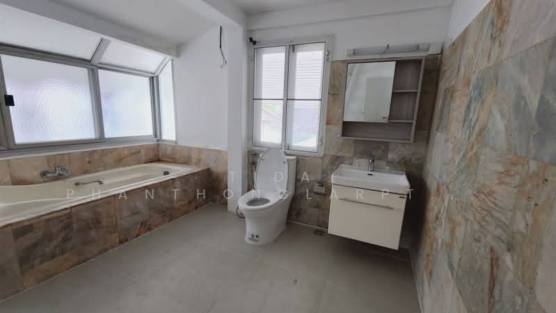 House or office for rent, Nawamin 40, large house, newly renovated, near the motorway., Bangkok, Khlong Kum, Bueng Kum, Bangkok, , 180 sqm, Office Space For Rent, by Tida phanthonglarptawee, 500187802 - DDproperty.com