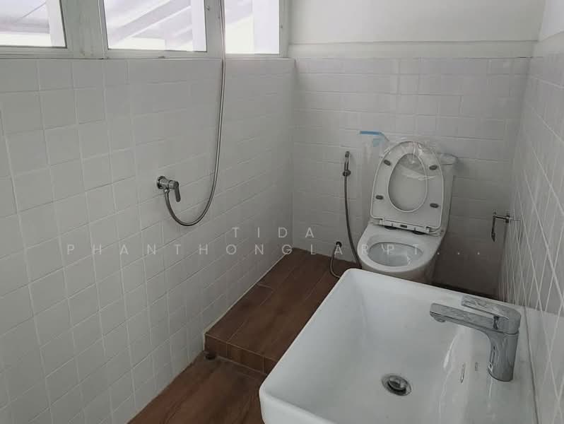 ให้เช่า - ให้เช่า บ้าน สำนักงาน นวมินทร์ 40 หลังใหญ่ รีนูเวทใหม่ ใกล้มอเตอร์เวย์, กรุงเทพ