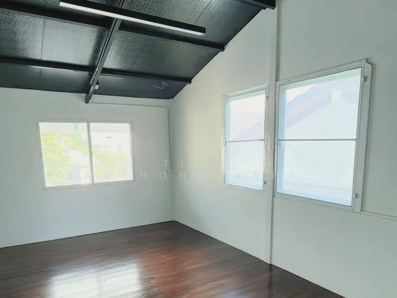 ให้เช่า - ให้เช่า บ้าน สำนักงาน นวมินทร์ 40 หลังใหญ่ รีนูเวทใหม่ ใกล้มอเตอร์เวย์, กรุงเทพ