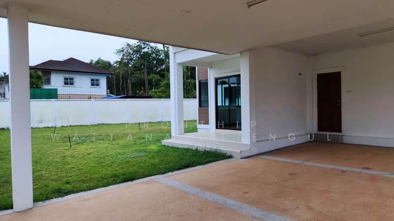 ขายบ้านเดี่ยว 2 ชั้น โครงการโกลเด้น ปาร์ค ศรีราชา บ้านใหม่ พื้นที่ใหญ่ 145 ตร.ว., Chon Buri (Pattaya), Surasak, Si Racha, Chon Buri (Pattaya), 3 Bedrooms, 175 sqm, Single Detached House For Sale, by Pronthip Wattanasatiengul, 500187823 - DDproperty.com