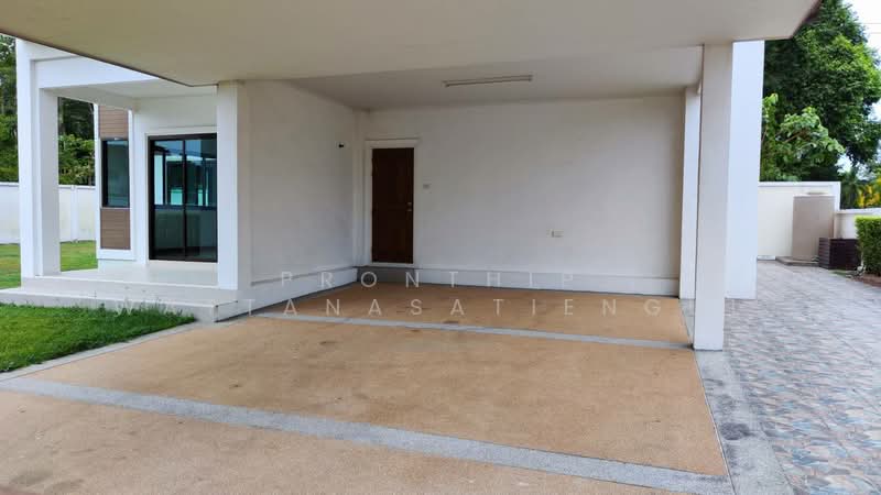 ขายบ้านเดี่ยว 2 ชั้น โครงการโกลเด้น ปาร์ค ศรีราชา บ้านใหม่ พื้นที่ใหญ่ 145 ตร.ว., Chon Buri (Pattaya), Surasak, Si Racha, Chon Buri (Pattaya), 3 Bedrooms, 175 sqm, Single Detached House For Sale, by Pronthip Wattanasatiengul, 500187823 - DDproperty.com