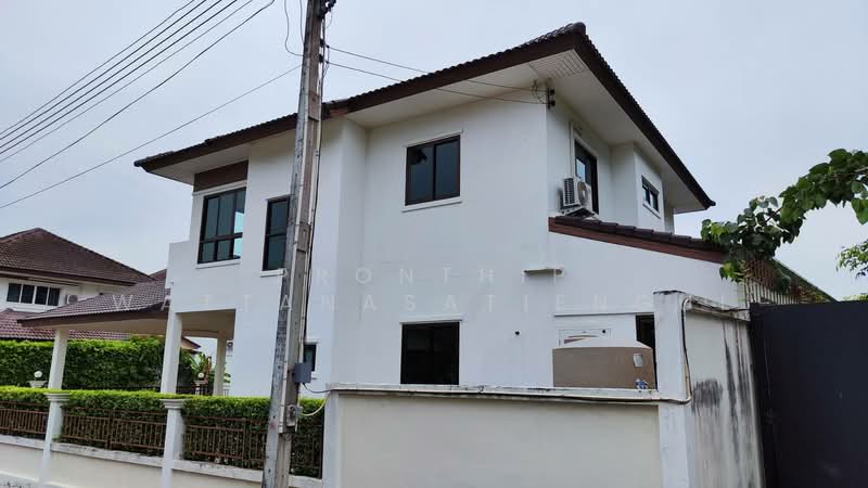 ขายบ้านเดี่ยว 2 ชั้น โครงการโกลเด้น ปาร์ค ศรีราชา บ้านใหม่ พื้นที่ใหญ่ 145 ตร.ว., Chon Buri (Pattaya), Surasak, Si Racha, Chon Buri (Pattaya), 3 Bedrooms, 175 sqm, Single Detached House For Sale, by Pronthip Wattanasatiengul, 500187823 - DDproperty.com