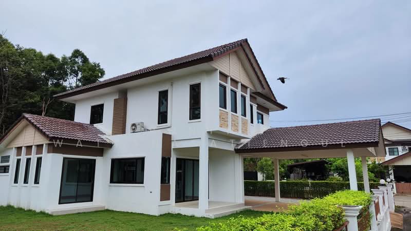 ขายบ้านเดี่ยว 2 ชั้น โครงการโกลเด้น ปาร์ค ศรีราชา บ้านใหม่ พื้นที่ใหญ่ 145 ตร.ว., Chon Buri (Pattaya), Surasak, Si Racha, Chon Buri (Pattaya), 3 Bedrooms, 175 sqm, Single Detached House For Sale, by Pronthip Wattanasatiengul, 500187823 - DDproperty.com