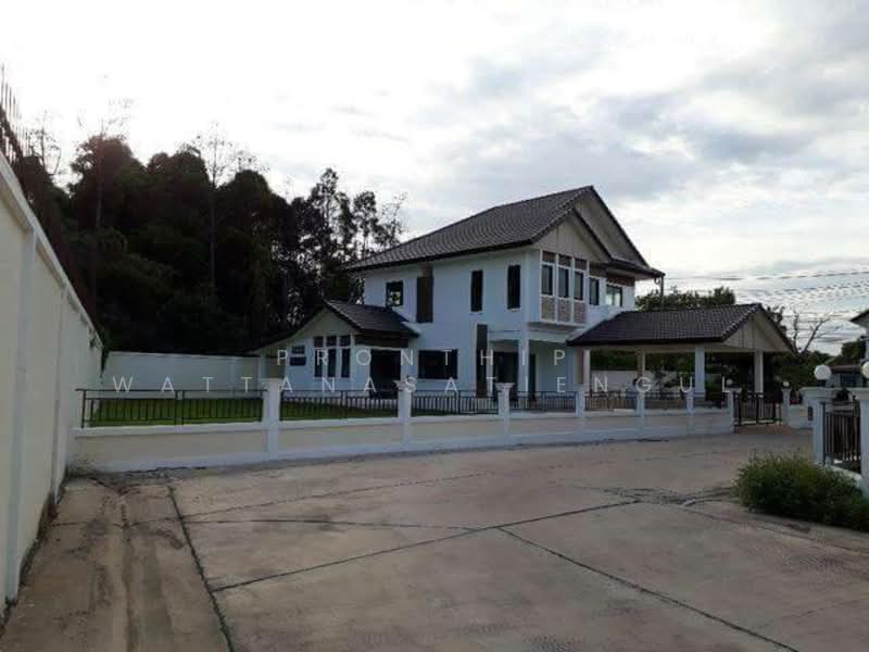 ขายบ้านเดี่ยว 2 ชั้น โครงการโกลเด้น ปาร์ค ศรีราชา บ้านใหม่ พื้นที่ใหญ่ 145 ตร.ว., Chon Buri (Pattaya), Surasak, Si Racha, Chon Buri (Pattaya), 3 Bedrooms, 175 sqm, Single Detached House For Sale, by Pronthip Wattanasatiengul, 500187823 - DDproperty.com