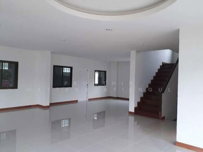 ขายบ้านเดี่ยว 2 ชั้น โครงการโกลเด้น ปาร์ค ศรีราชา บ้านใหม่ พื้นที่ใหญ่ 145 ตร.ว., Chon Buri (Pattaya), Surasak, Si Racha, Chon Buri (Pattaya), 3 Bedrooms, 175 sqm, Single Detached House For Sale, by Pronthip Wattanasatiengul, 500187823 - DDproperty.com