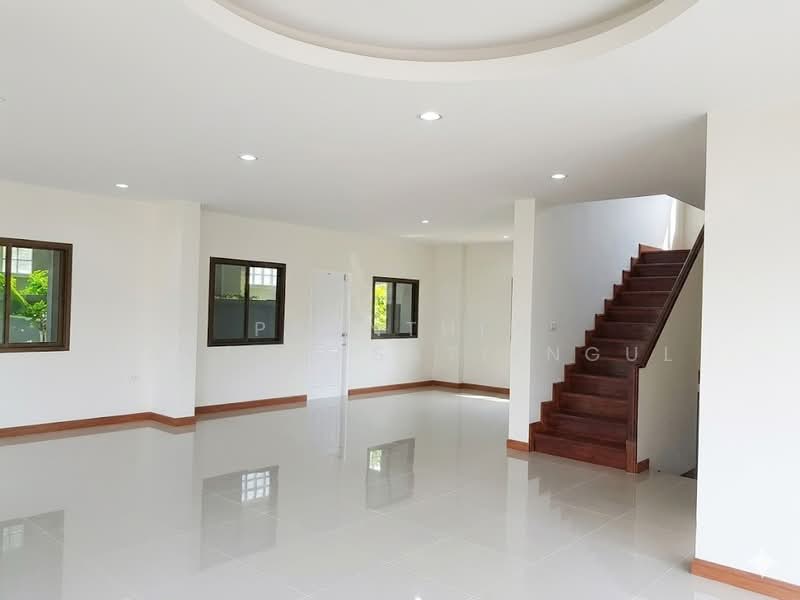 ขายบ้านเดี่ยว 2 ชั้น โครงการโกลเด้น ปาร์ค ศรีราชา บ้านใหม่ พื้นที่ใหญ่ 145 ตร.ว, Chon Buri (Pattaya), Surasak, Si Racha, Chon Buri (Pattaya), 3 Bedrooms, 175 sqm, Single Detached House For Sale, by Pronthip Wattanasatiengul, 500187823 - DDproperty.com