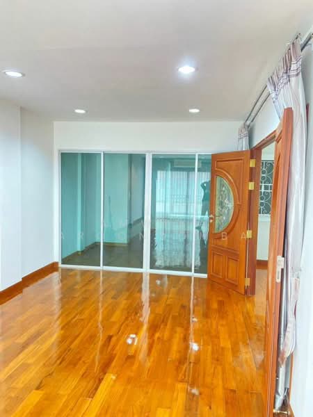 Noble Cube Pattanakarn, Bangkok, Phatthanakan Road, Suan Luang, Suan Luang, Bangkok, 3 Bedrooms, 100 sqm, Townhouse For Rent, by Amwika Karoonsombat, 500188081 - DDproperty.com