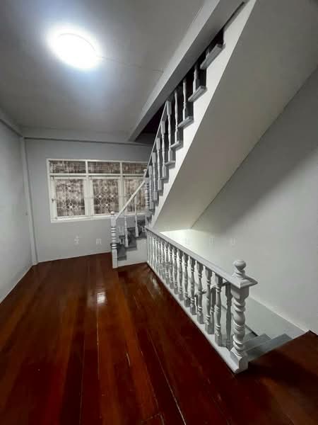 For Rent - ทำเล BTS ราชเทวี ซ.เพชรบุรี 5 ให้เช่าอาคารพาณิชย์ 4 ชั้นรวมดาดฟ้า รีโนเวทใหม่ ตึกสวย พร้อมอยู่, Bangkok