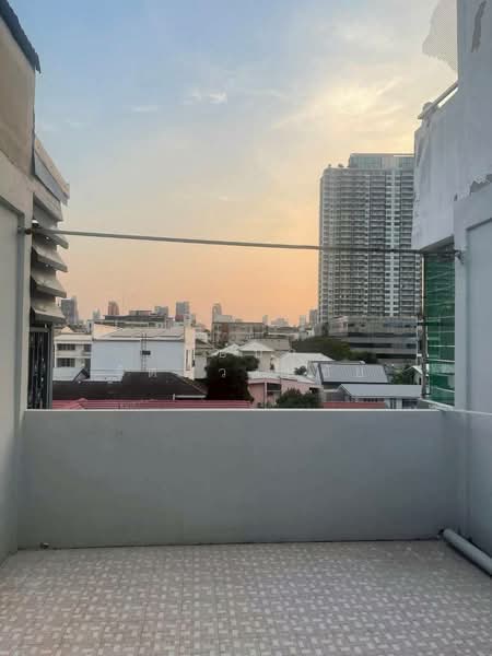 For Rent - ทำเล BTS ราชเทวี ซ.เพชรบุรี 5 ให้เช่าอาคารพาณิชย์ 4 ชั้นรวมดาดฟ้า รีโนเวทใหม่ ตึกสวย พร้อมอยู่, Bangkok