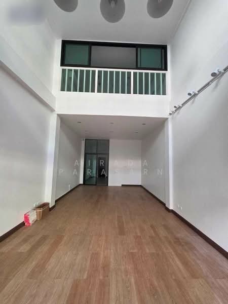 อาคารพาณิชย์ 3.5 โครงการ เดอะวิลเลจ, Bangkok, Bang Chun, Khlong Sam Wa, Bangkok, 2 Bedrooms, 168 sqm, Townhouse For Rent, by Airada Parasarn, 500188140 - DDproperty.com